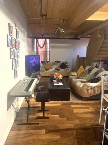 130 John St 250, Lowell, MA 01852
