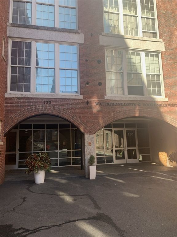 130 John St 250, Lowell, MA 01852