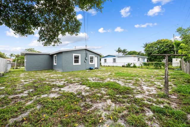 2571 NW 18th Court, Fort Lauderdale, FL 33311