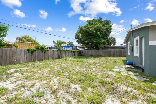 2571 NW 18th Court, Fort Lauderdale, FL 33311