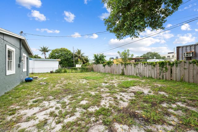 2571 NW 18th Court, Fort Lauderdale, FL 33311