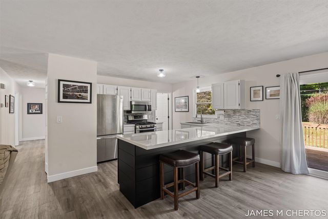 8283 Deer Valley Drive, Alto, MI 49302