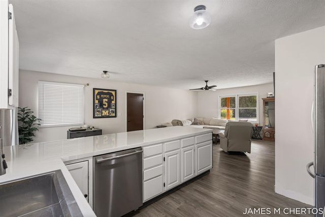 8283 Deer Valley Drive, Alto, MI 49302