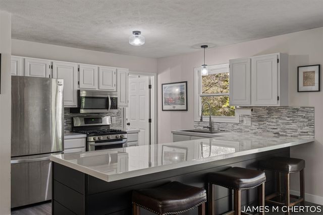 8283 Deer Valley Drive, Alto, MI 49302
