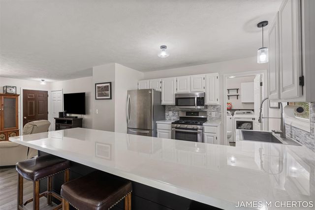 8283 Deer Valley Drive, Alto, MI 49302