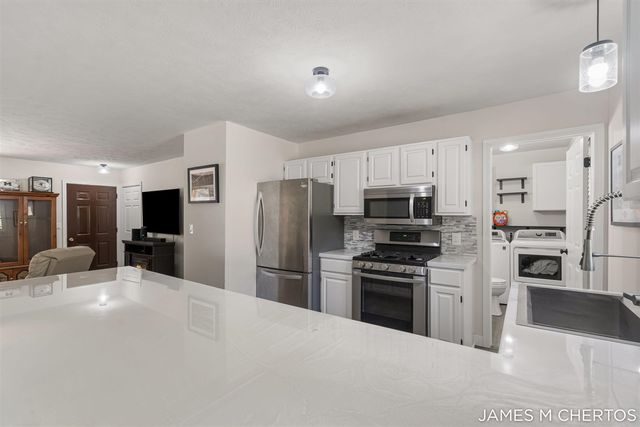 8283 Deer Valley Drive, Alto, MI 49302