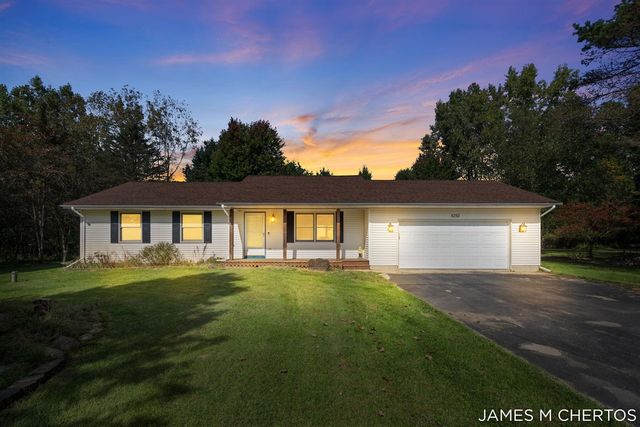 8283 Deer Valley Drive, Alto, MI 49302