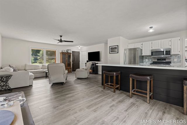 8283 Deer Valley Drive, Alto, MI 49302