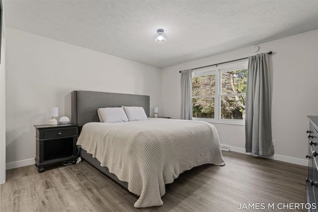 8283 Deer Valley Drive, Alto, MI 49302