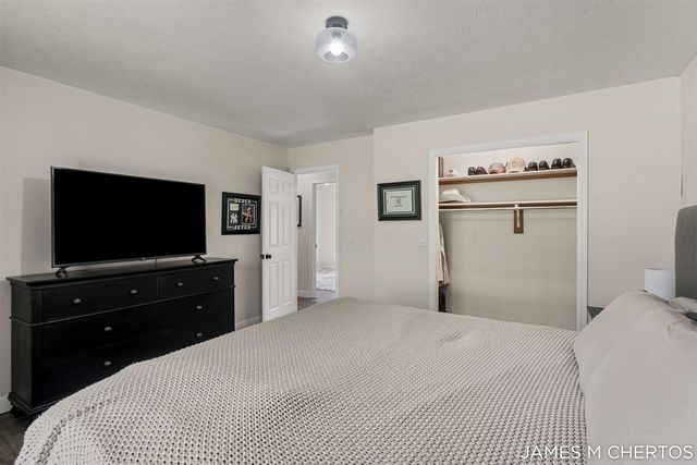 8283 Deer Valley Drive, Alto, MI 49302