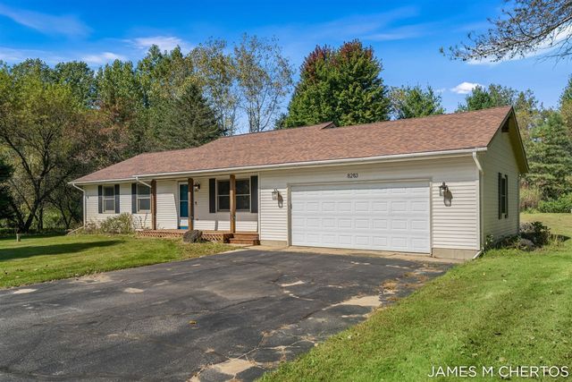 8283 Deer Valley Drive, Alto, MI 49302