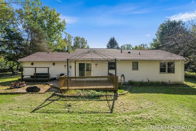 8283 Deer Valley Drive, Alto, MI 49302