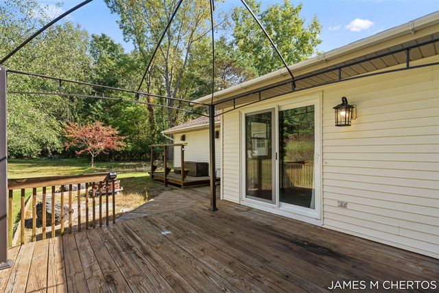 8283 Deer Valley Drive, Alto, MI 49302