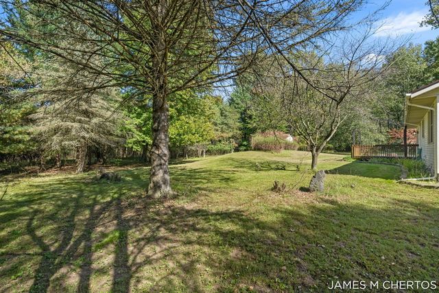 8283 Deer Valley Drive, Alto, MI 49302
