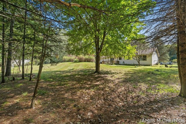 8283 Deer Valley Drive, Alto, MI 49302
