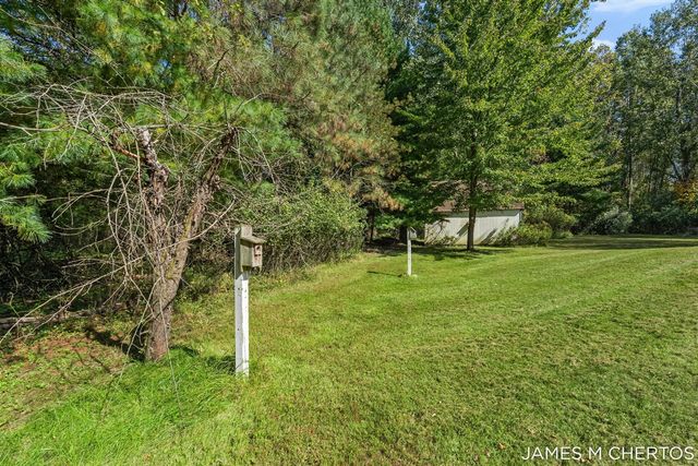 8283 Deer Valley Drive, Alto, MI 49302