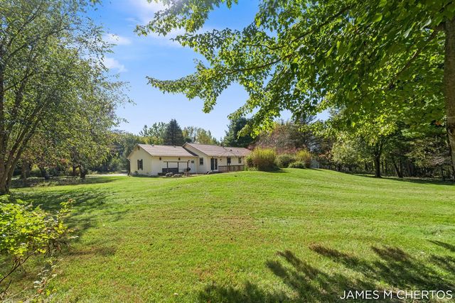 8283 Deer Valley Drive, Alto, MI 49302