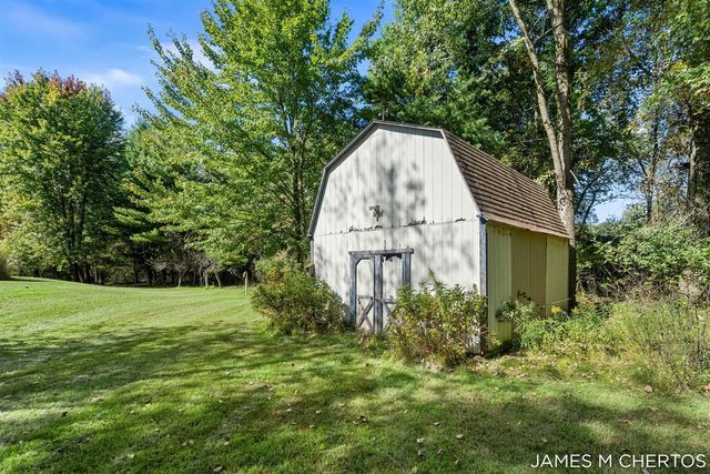8283 Deer Valley Drive, Alto, MI 49302