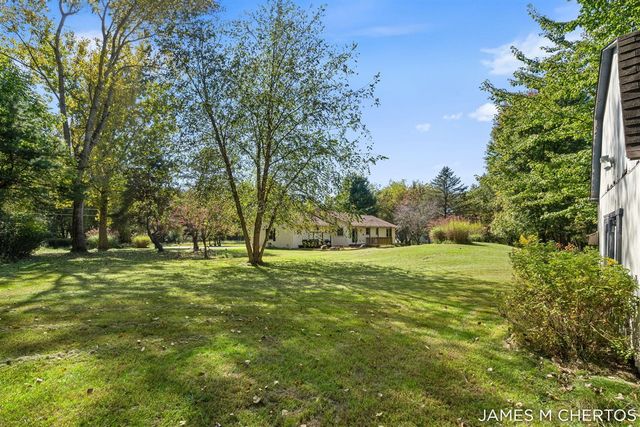 8283 Deer Valley Drive, Alto, MI 49302