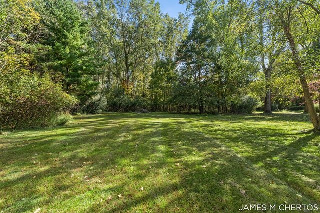 8283 Deer Valley Drive, Alto, MI 49302