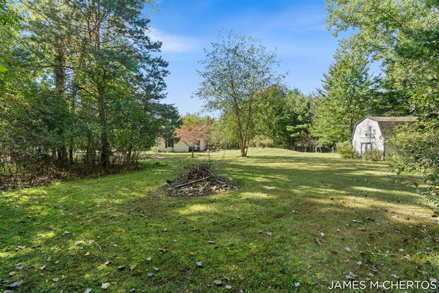 8283 Deer Valley Drive, Alto, MI 49302