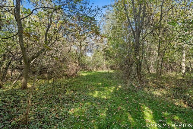 8283 Deer Valley Drive, Alto, MI 49302