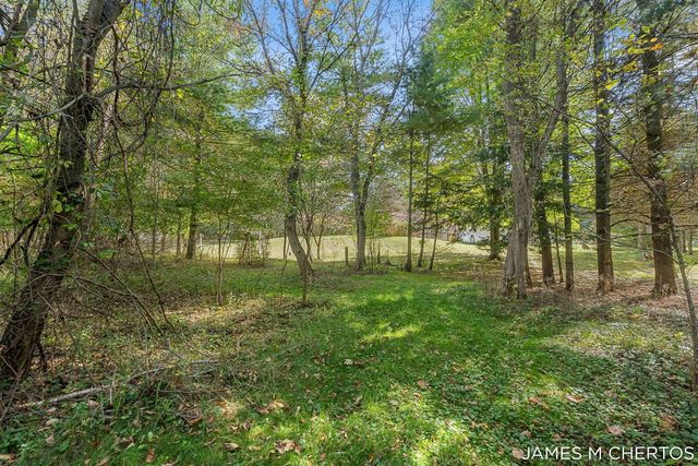 8283 Deer Valley Drive, Alto, MI 49302