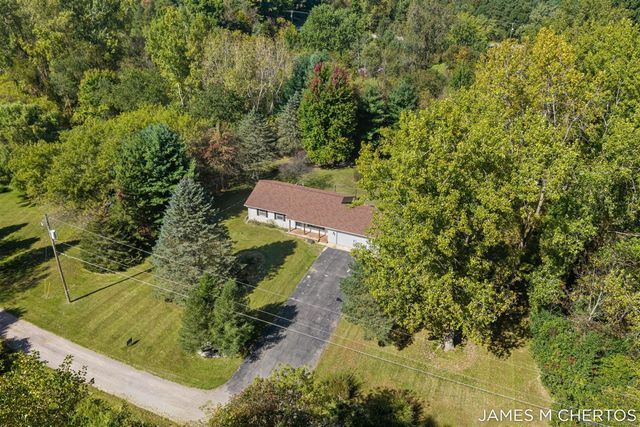8283 Deer Valley Drive, Alto, MI 49302