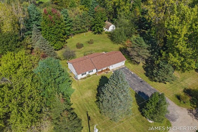 8283 Deer Valley Drive, Alto, MI 49302