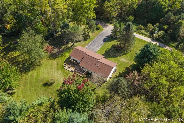 8283 Deer Valley Drive, Alto, MI 49302