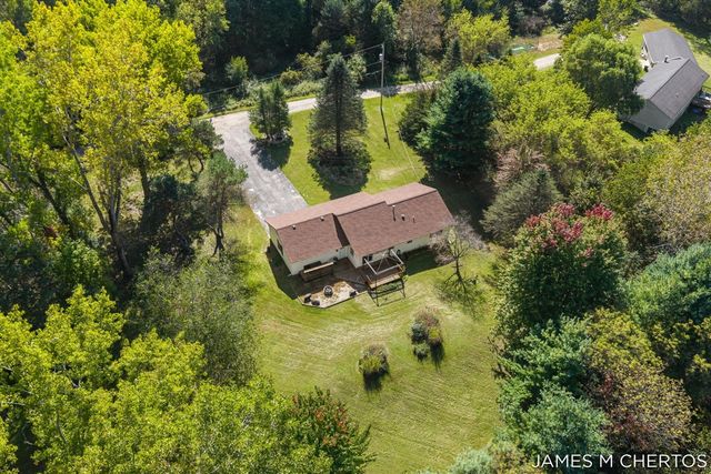 8283 Deer Valley Drive, Alto, MI 49302