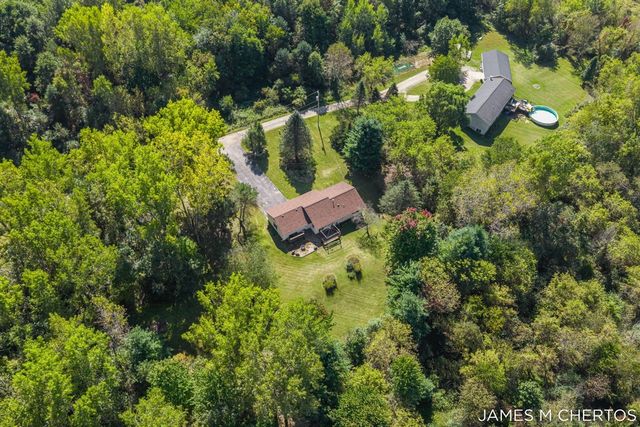 8283 Deer Valley Drive, Alto, MI 49302