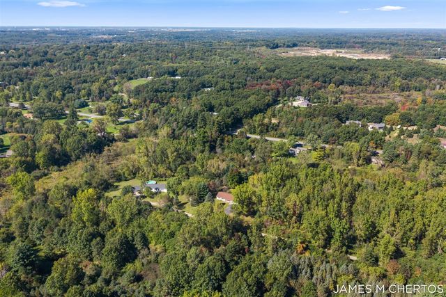 8283 Deer Valley Drive, Alto, MI 49302