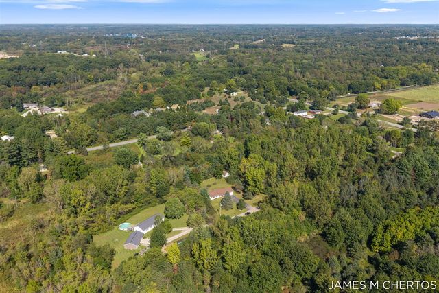 8283 Deer Valley Drive, Alto, MI 49302