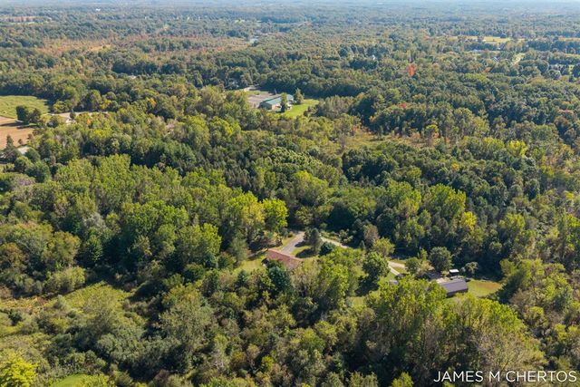 8283 Deer Valley Drive, Alto, MI 49302