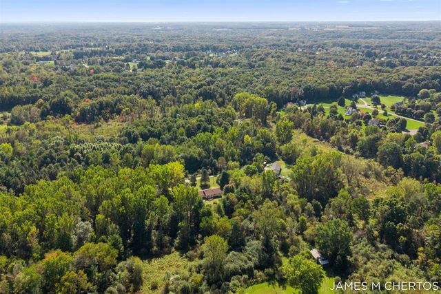 8283 Deer Valley Drive, Alto, MI 49302