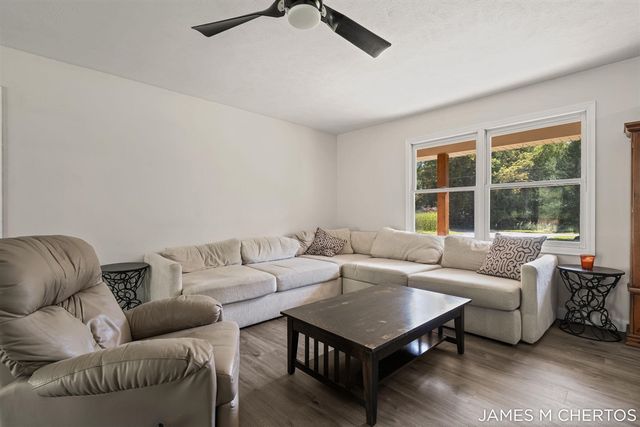 8283 Deer Valley Drive, Alto, MI 49302