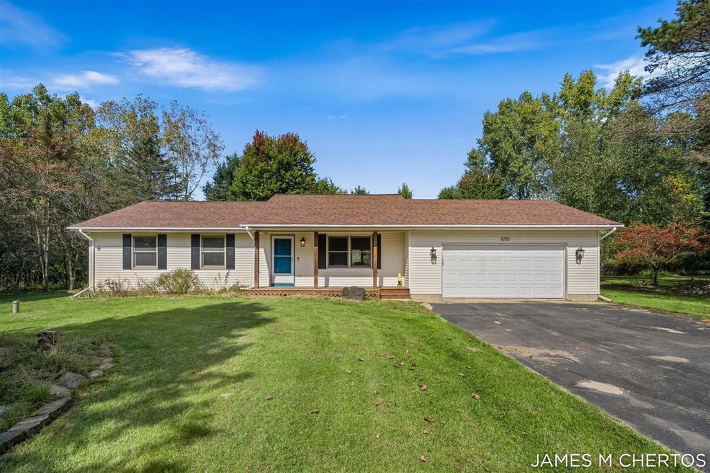 8283 Deer Valley Drive, Alto, MI 49302