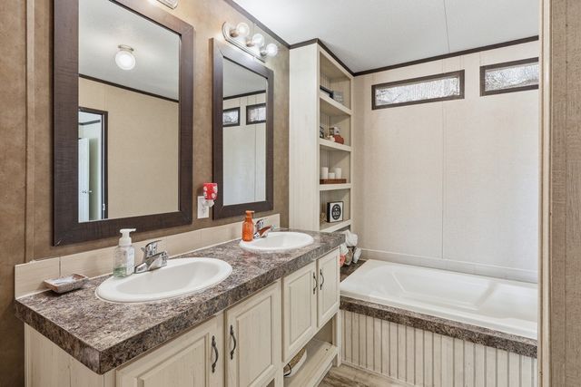 543 Hickory Ave, Rockport, TX 78382