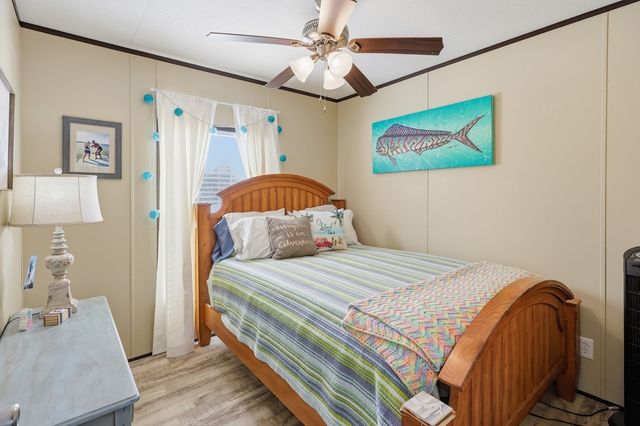 543 Hickory Ave, Rockport, TX 78382