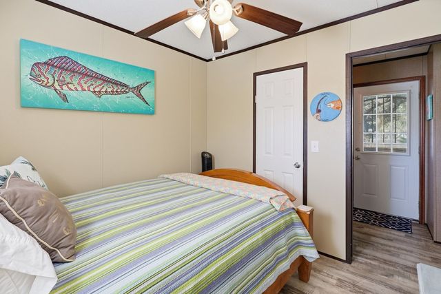 543 Hickory Ave, Rockport, TX 78382