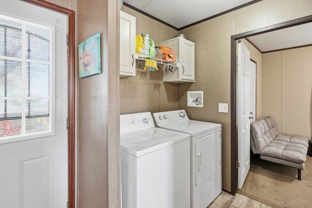 543 Hickory Ave, Rockport, TX 78382