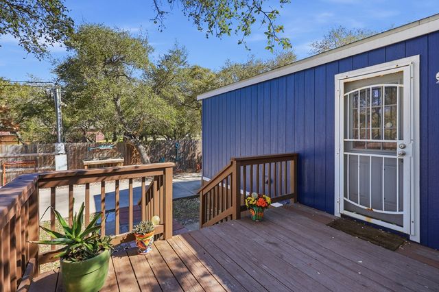 543 Hickory Ave, Rockport, TX 78382