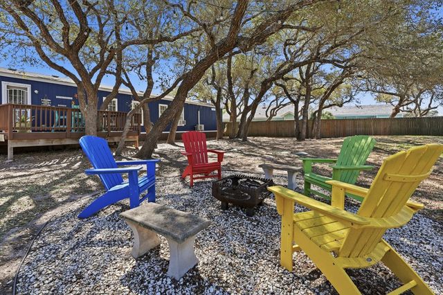 543 Hickory Ave, Rockport, TX 78382