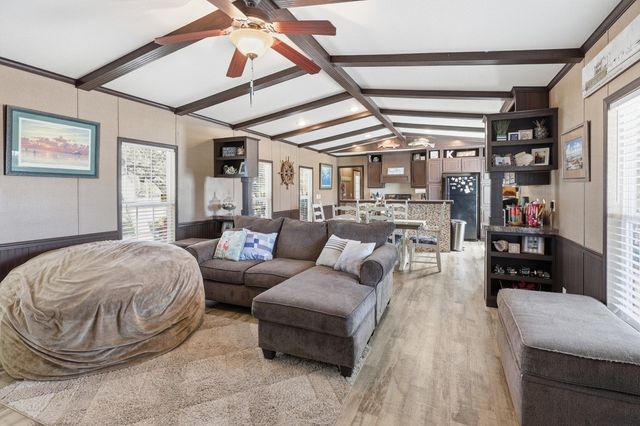 543 Hickory Ave, Rockport, TX 78382