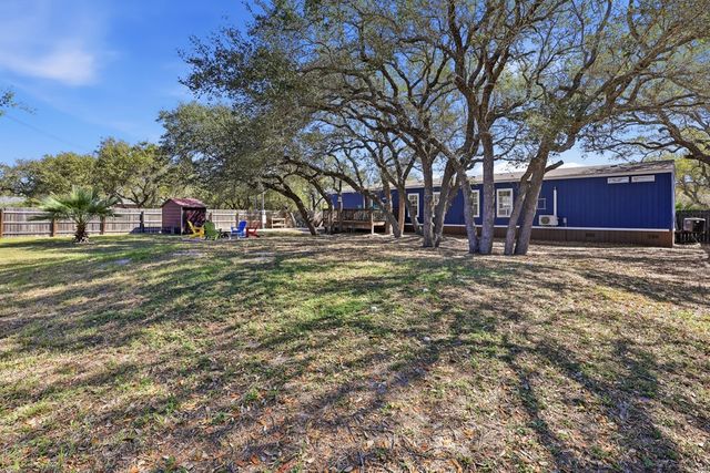 543 Hickory Ave, Rockport, TX 78382