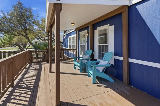 543 Hickory Ave, Rockport, TX 78382