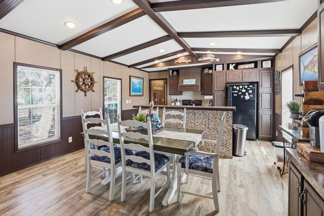 543 Hickory Ave, Rockport, TX 78382