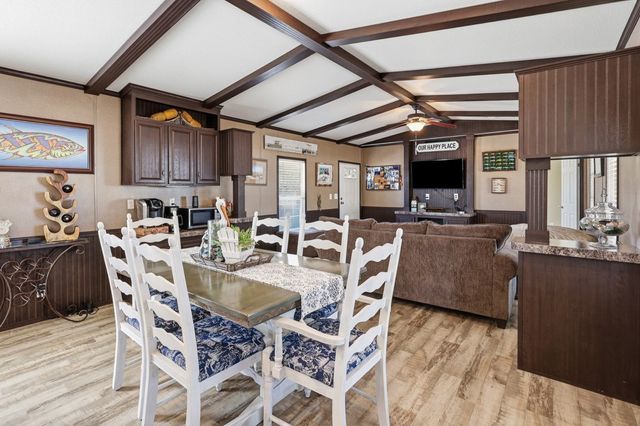 543 Hickory Ave, Rockport, TX 78382