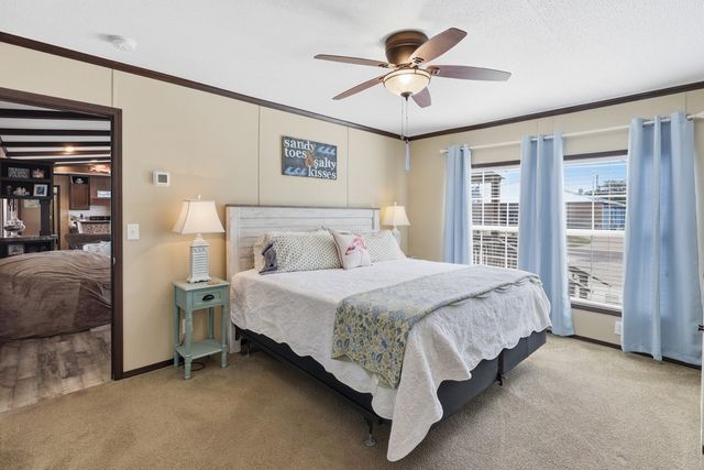 543 Hickory Ave, Rockport, TX 78382